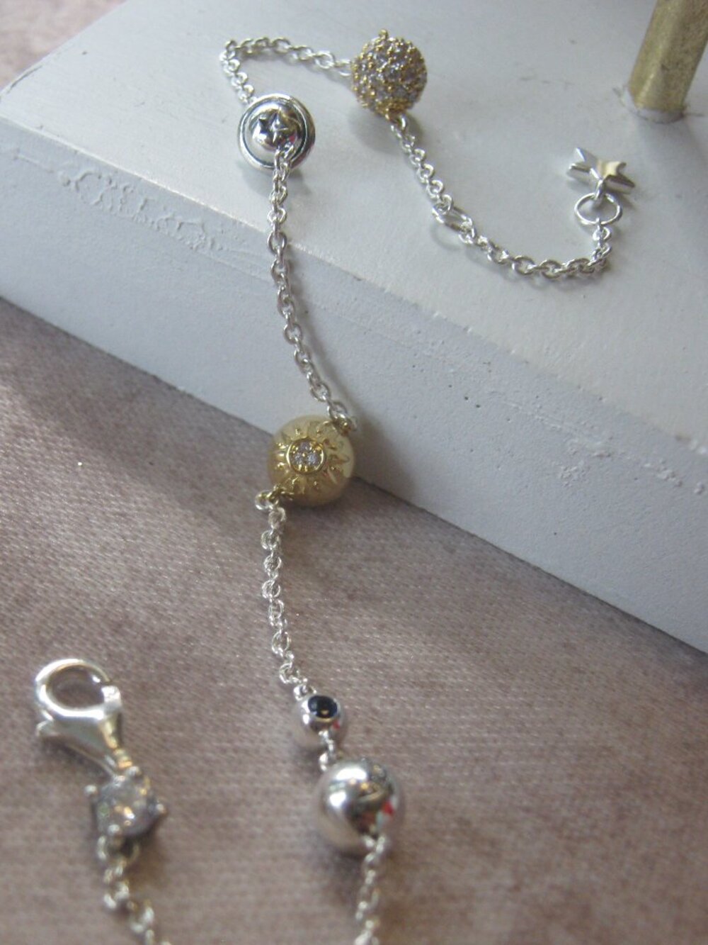 PANDORA - NEW - Solar System Bracelet - Size 7.5 inches (19 cm) - 140$